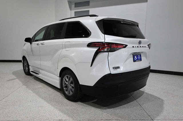 2022 Toyota Sienna XLE AWD 7-Passenger - 23097361 - 7