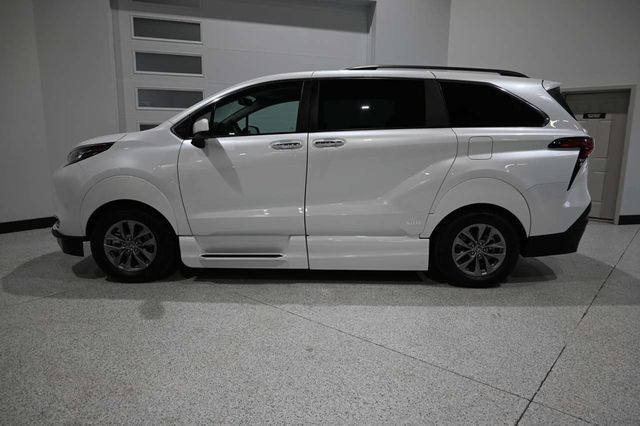 2022 Toyota Sienna XLE AWD 7-Passenger - 23097361 - 8