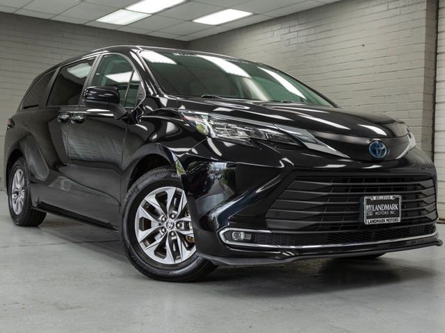 2022 Toyota Sienna XLE FWD 8-Passenger - 23011214 - 0