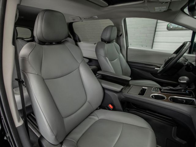 2022 Toyota Sienna XLE FWD 8-Passenger - 23011214 - 16