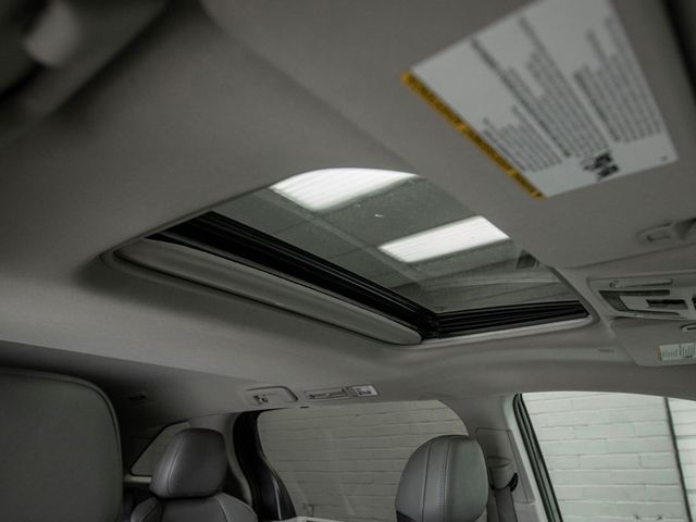 2022 Toyota Sienna XLE FWD 8-Passenger - 23011214 - 17