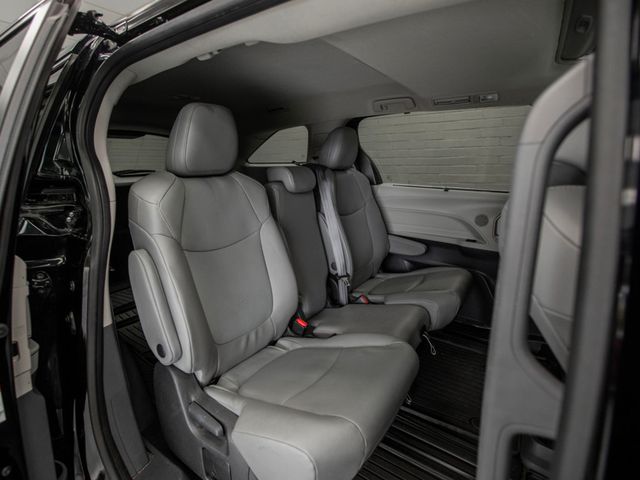 2022 Toyota Sienna XLE FWD 8-Passenger - 23011214 - 18