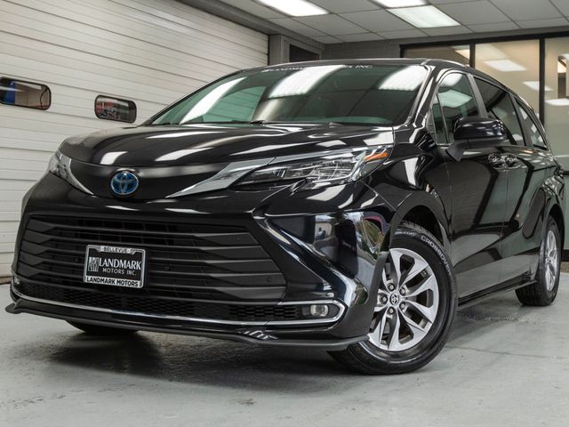 2022 Toyota Sienna XLE FWD 8-Passenger - 23011214 - 1