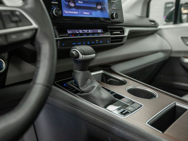 2022 Toyota Sienna XLE FWD 8-Passenger - 23011214 - 23