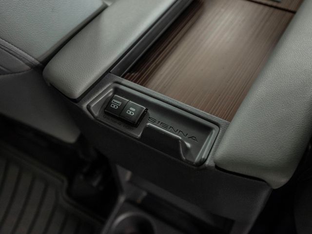 2022 Toyota Sienna XLE FWD 8-Passenger - 23011214 - 25