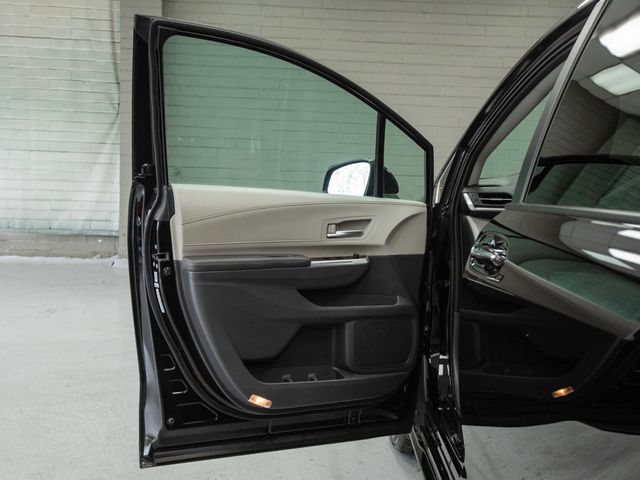 2022 Toyota Sienna XLE FWD 8-Passenger - 23011214 - 26