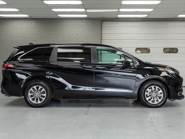 2022 Toyota Sienna XLE FWD 8-Passenger - 23011214 - 2