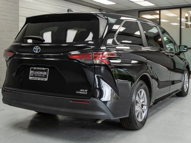 2022 Toyota Sienna XLE FWD 8-Passenger - 23011214 - 29