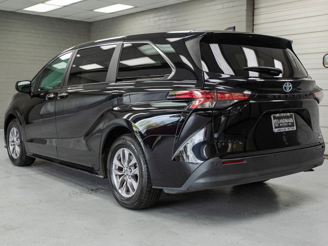 2022 Toyota Sienna XLE FWD 8-Passenger - 23011214 - 32