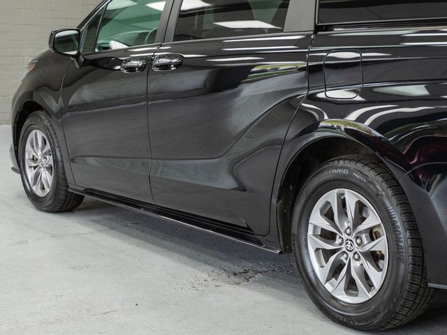 2022 Toyota Sienna XLE FWD 8-Passenger - 23011214 - 34