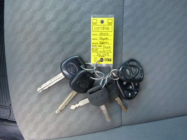 2022 Toyota Tacoma 2WD 2.7L 4CYL. GAS*EXTENDED CAB TRUCK*"ARE" TOPPER WITH LADDER RACK - 23011924 - 46
