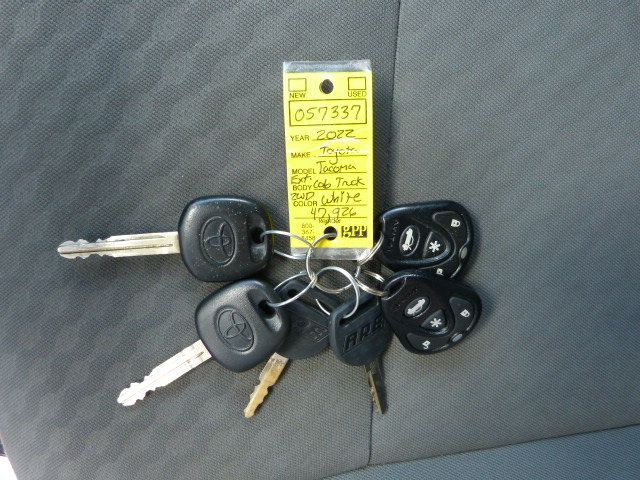 2022 Toyota Tacoma 2WD 2.7L 4CYL. GAS*EXTENDED CAB TRUCK*"ARE" TOPPER WITH LADDER RACK - 23015418 - 46