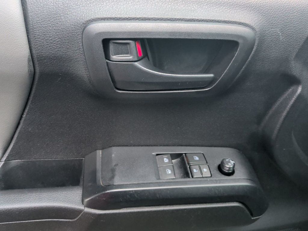 Toyota Tacoma 2WD ACCESS CAB photo 11