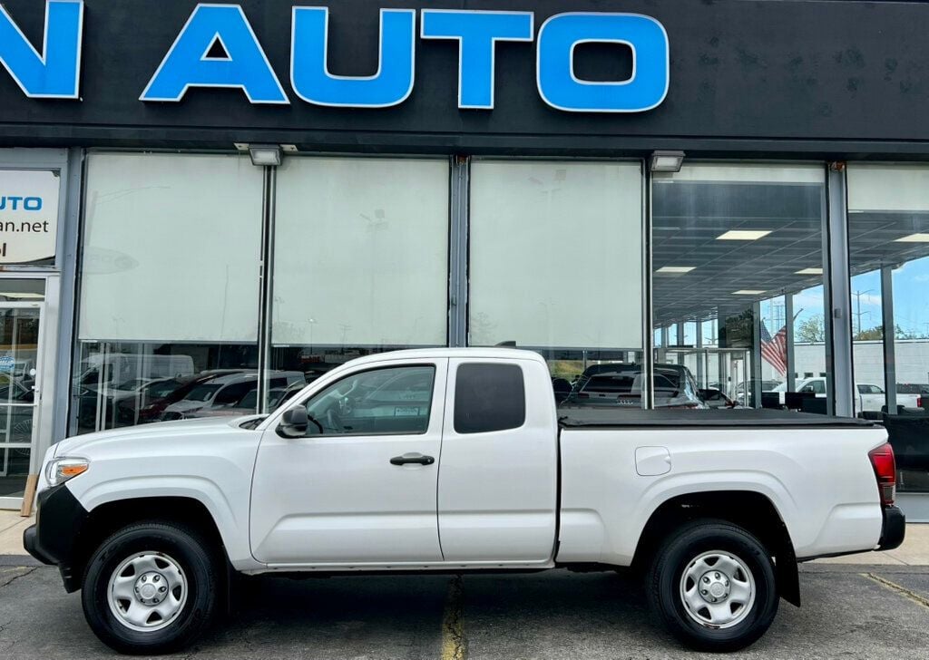 2022 Toyota Tacoma SR5 photo 2