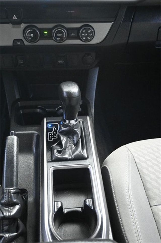 2022 Toyota Tacoma SR5 Double Cab photo 10