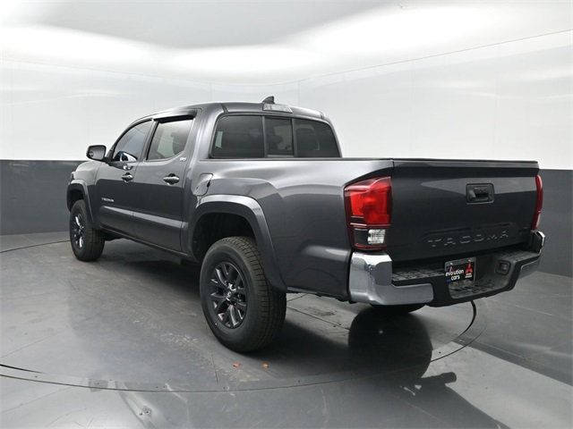 2022 Toyota Tacoma SR5 Double Cab photo 3