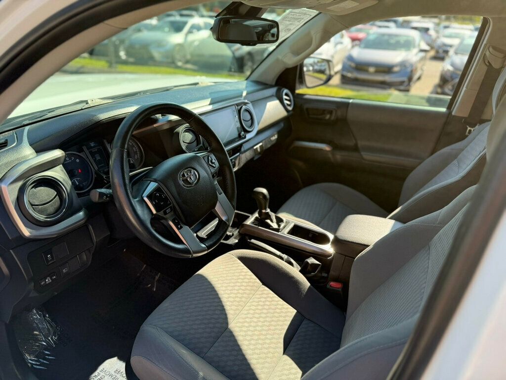 2022 Toyota Tacoma SR5 photo 12