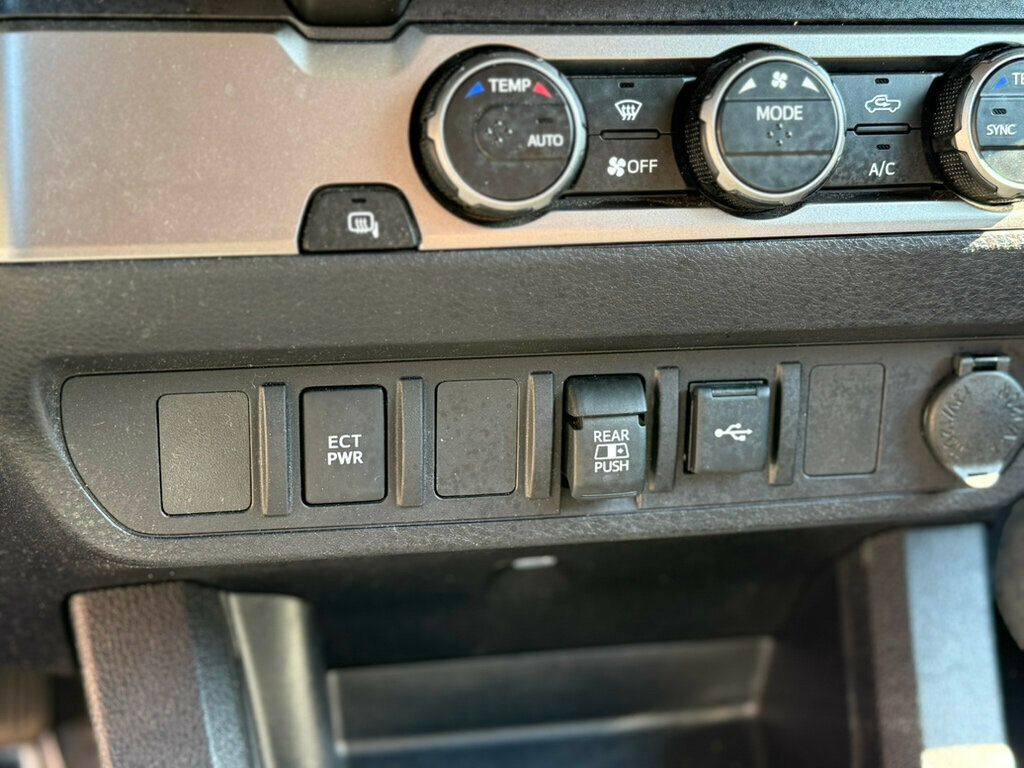 2022 Toyota Tacoma SR5 photo 22
