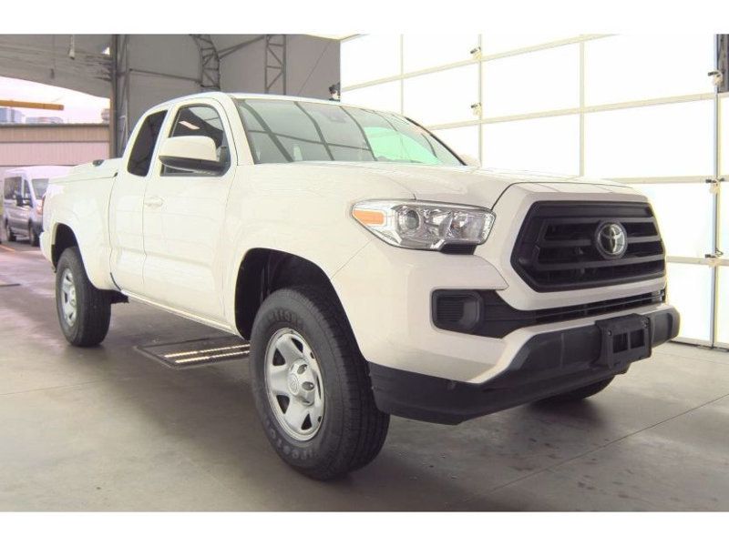 2022 Toyota Tacoma SR Access Cab photo 3