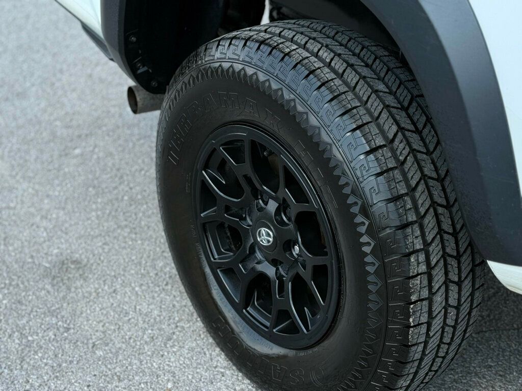 2022 Toyota Tacoma SR Access Cab V6 photo 11