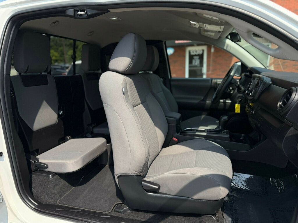 2022 Toyota Tacoma SR Access Cab V6 photo 13