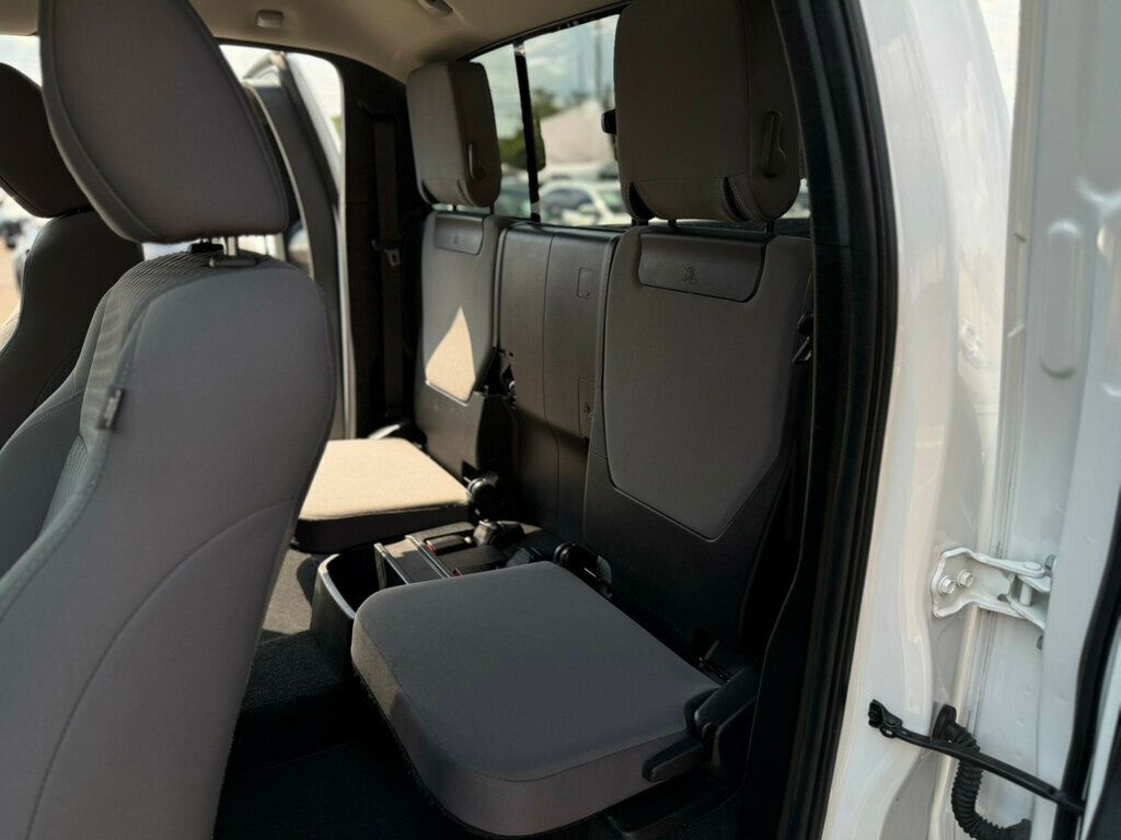 2022 Toyota Tacoma SR Access Cab V6 photo 18