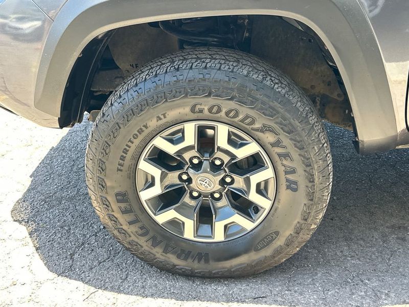 2022 Toyota Tacoma 2WD TRD Off Road Double Cab 5' Bed V6 Automatic - 23020003 - 10