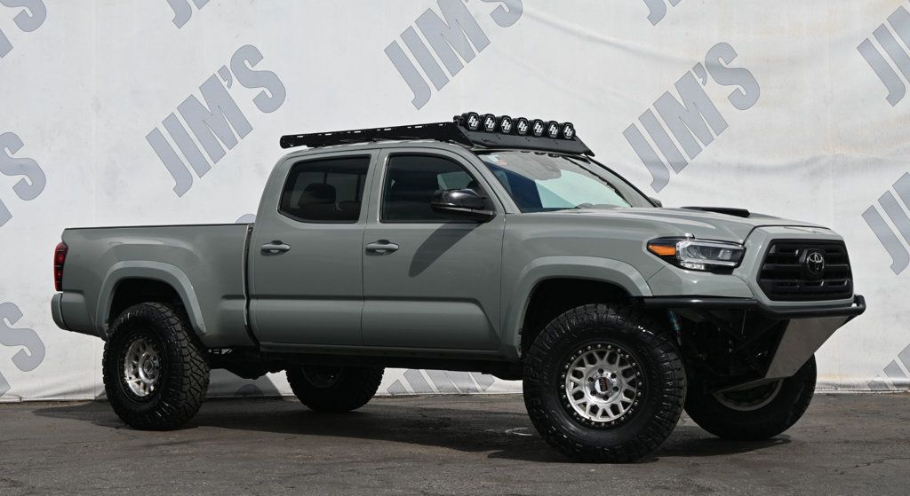 2022 Toyota Tacoma TRD Sport photo 2