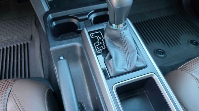 2022 Toyota Tacoma 4WD Limited Double Cab 5' Bed V6 Automatic - 22987511 - 31