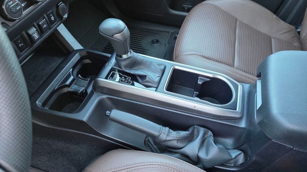 2022 Toyota Tacoma 4WD Limited Double Cab 5' Bed V6 Automatic - 22987511 - 33