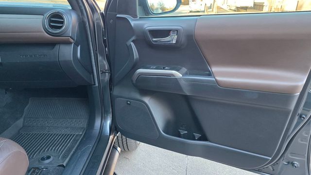 2022 Toyota Tacoma 4WD Limited Double Cab 5' Bed V6 Automatic - 22987511 - 34