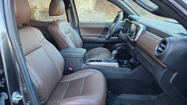 2022 Toyota Tacoma 4WD Limited Double Cab 5' Bed V6 Automatic - 22987511 - 36