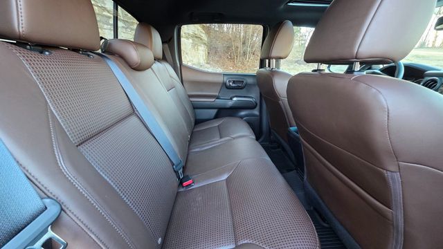 2022 Toyota Tacoma 4WD Limited Double Cab 5' Bed V6 Automatic - 22987511 - 42