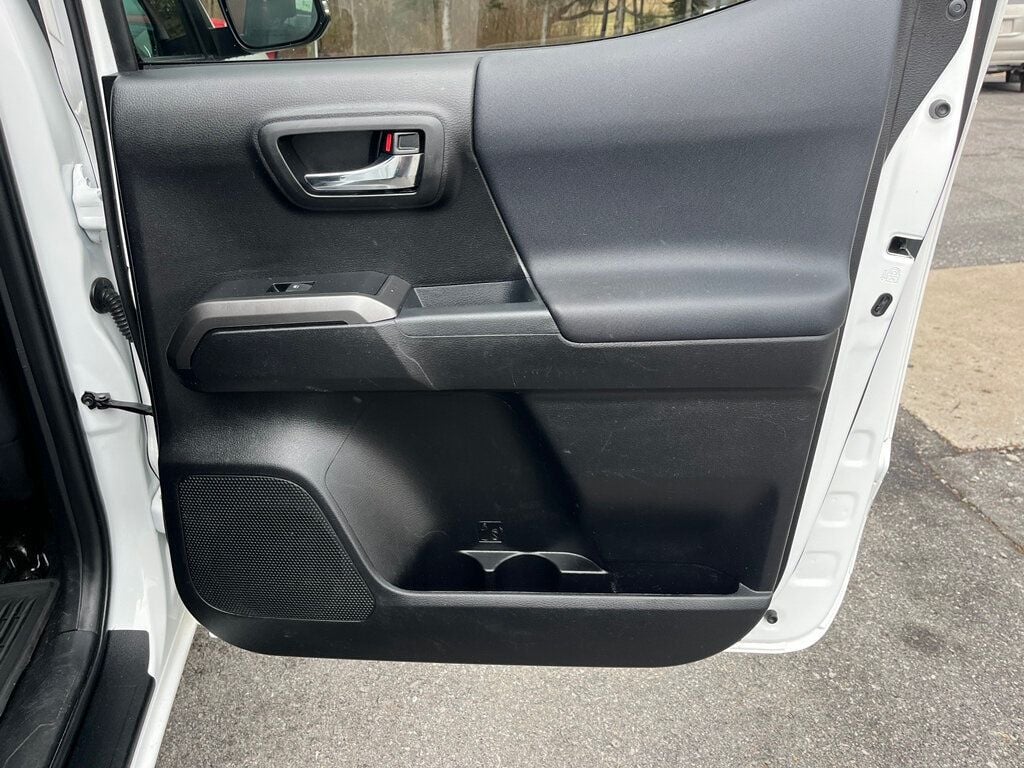 2022 Toyota Tacoma 4WD ONE OWNER / CLEAN CARFAX - 22967076 - 13