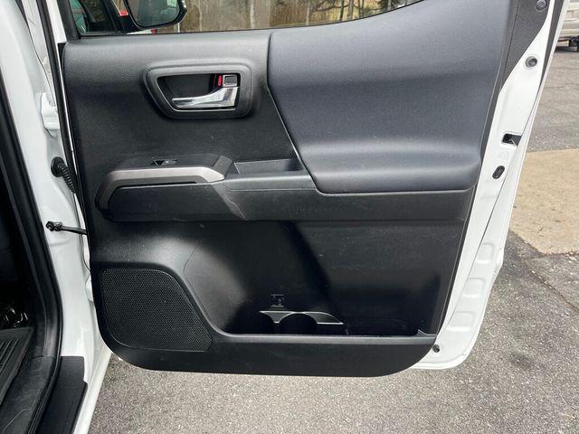 2022 Toyota Tacoma 4WD ONE OWNER / CLEAN CARFAX - 22967076 - 13