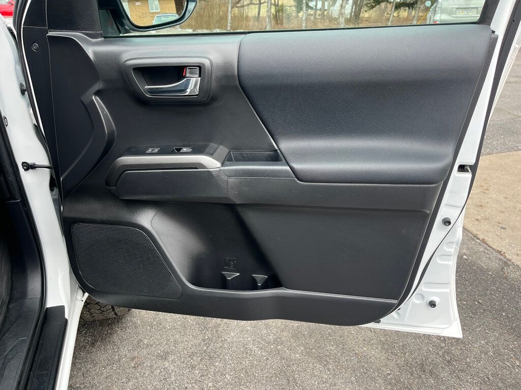 2022 Toyota Tacoma 4WD ONE OWNER / CLEAN CARFAX - 22967076 - 16