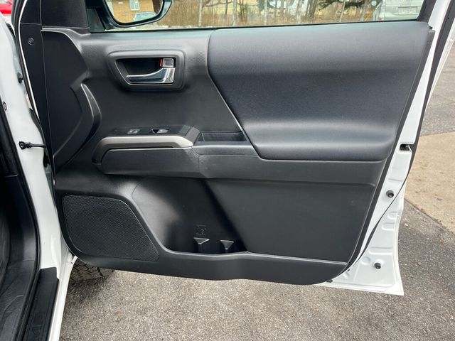 2022 Toyota Tacoma 4WD ONE OWNER / CLEAN CARFAX - 22967076 - 16