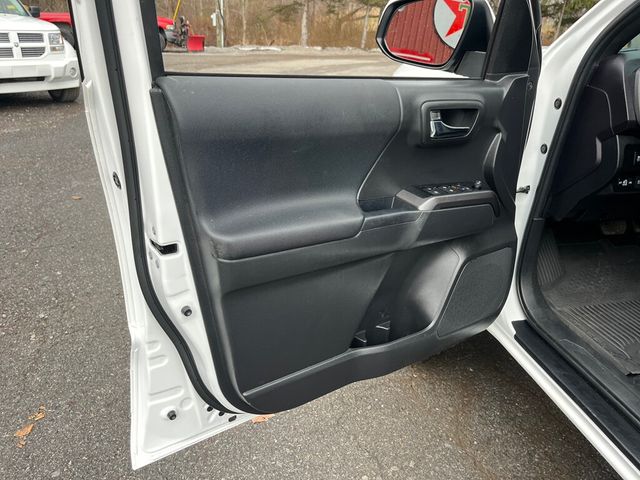 2022 Toyota Tacoma 4WD ONE OWNER / CLEAN CARFAX - 22967076 - 24