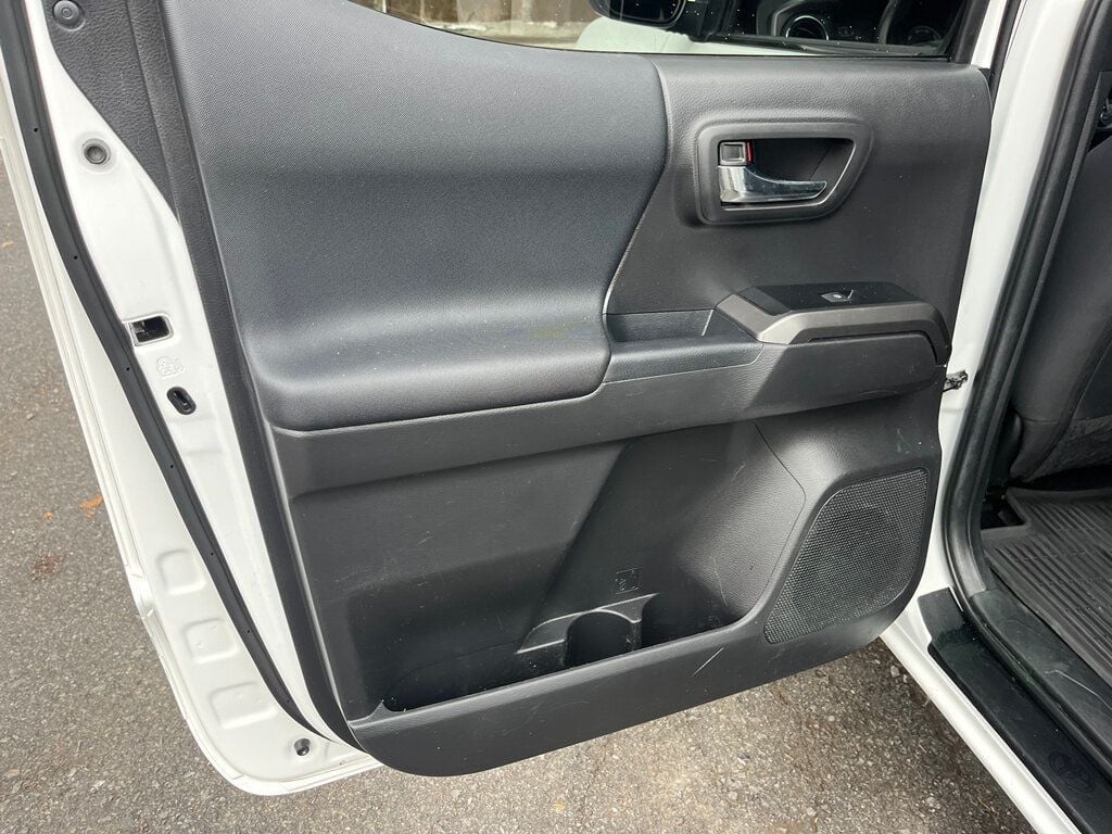 2022 Toyota Tacoma 4WD ONE OWNER / CLEAN CARFAX - 22967076 - 28