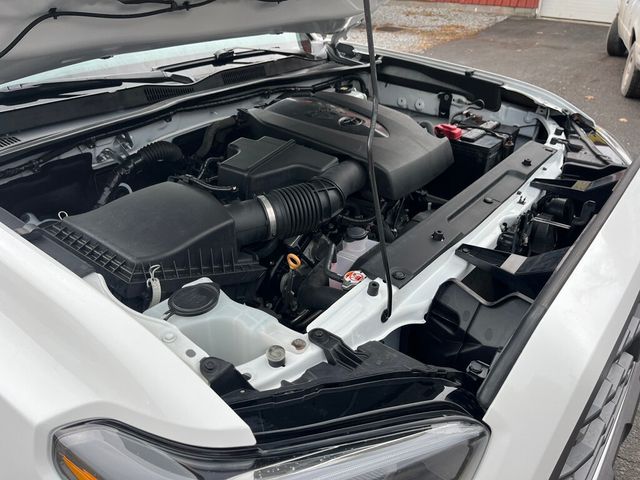 2022 Toyota Tacoma 4WD ONE OWNER / CLEAN CARFAX - 22967076 - 37