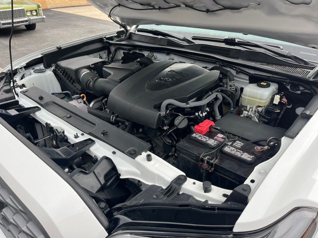 2022 Toyota Tacoma 4WD ONE OWNER / CLEAN CARFAX - 22967076 - 38