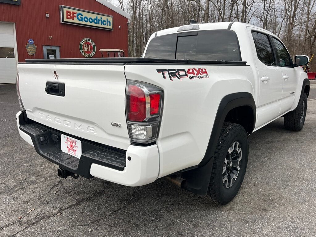 2022 Toyota Tacoma 4WD ONE OWNER / CLEAN CARFAX - 22967076 - 3