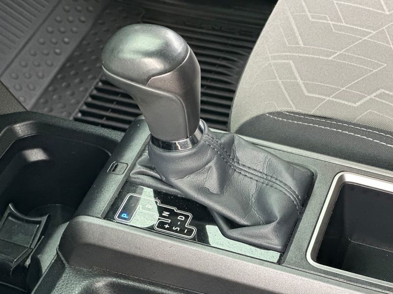2022 Toyota Tacoma 4WD TRD Off-Road - 23030836 - 17
