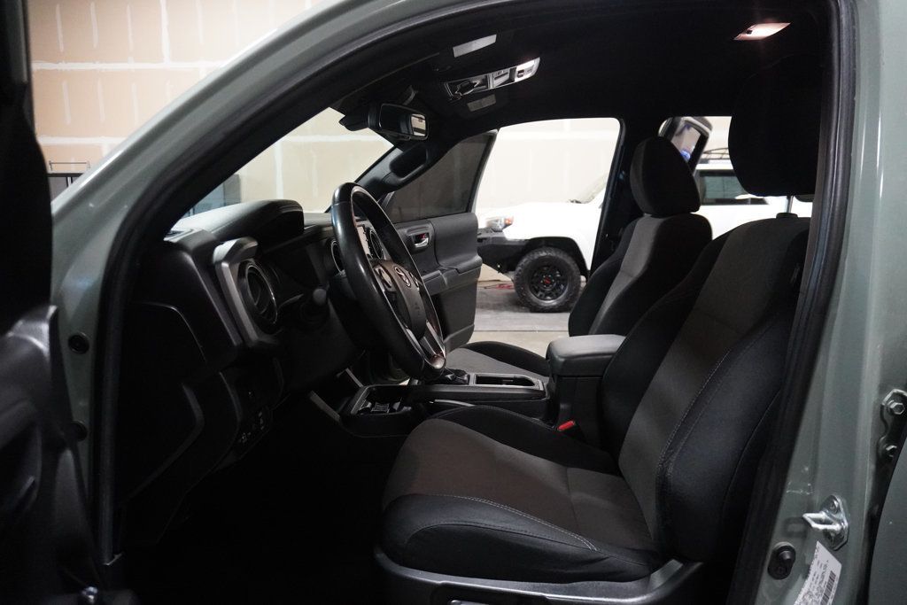 2022 Toyota Tacoma TRD Double Cab V6 photo 5
