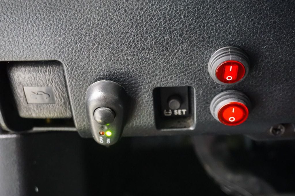 2022 Toyota Tacoma 4WD *TRD Pro* *Crew Cab* *4x4* *6-Speed Manual* *Only 18k Miles* - 23014173 - 60