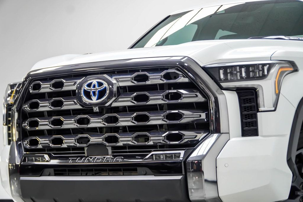 Toyota Tundra photo 2