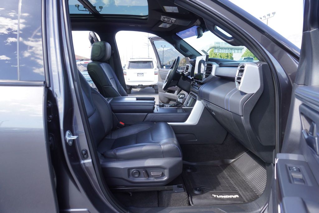 2022 Toyota Tundra 4WD PLATINUM - 23026227 - 21