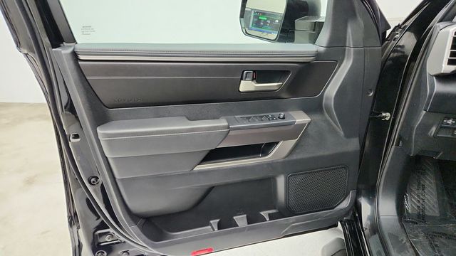 2022 Toyota Tundra 4WD SR5 CrewMax 5.5' Bed 3.5L w/ Convenience Pkg, Dual-Step Nerf Bar - 22941012 - 9