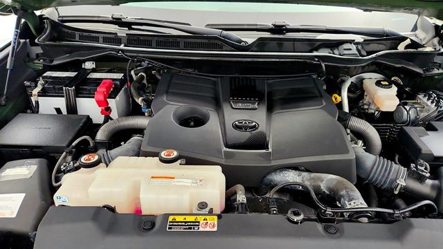 2022 Toyota Tundra 4WD SR5 CrewMax 5.5' Bed w/ TRD Premium, Advanced Off Road Tech Pkgs - 23010737 - 25