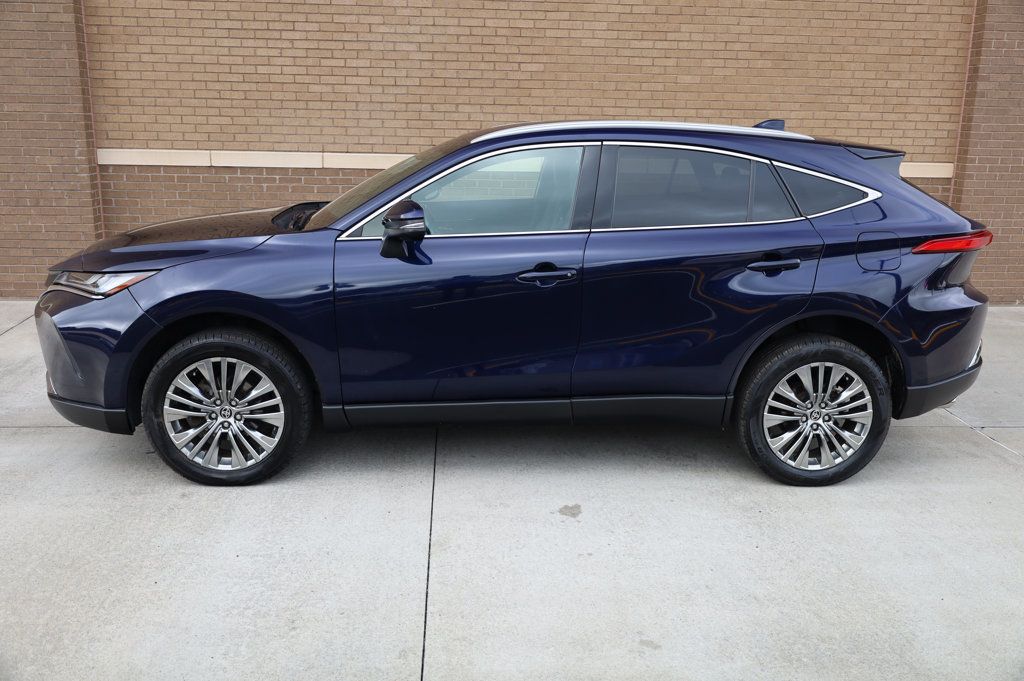2022 Toyota Venza Limited photo 3